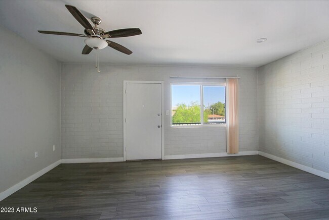 Building Photo - 3219 E Earll Dr