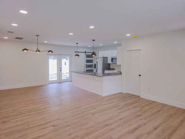 Building Photo - 701 W Plaza Pl