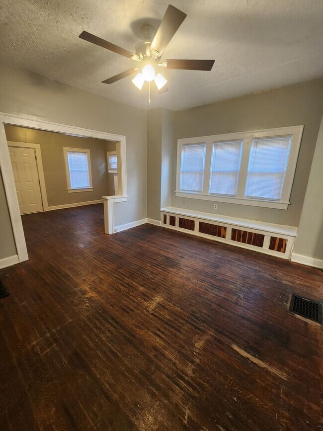 Building Photo - WESTSIDE 2 Bedroom Duplex Located near Harding and 21st Street