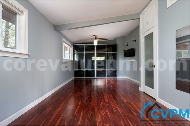 Building Photo - 7425 Hickory Ln