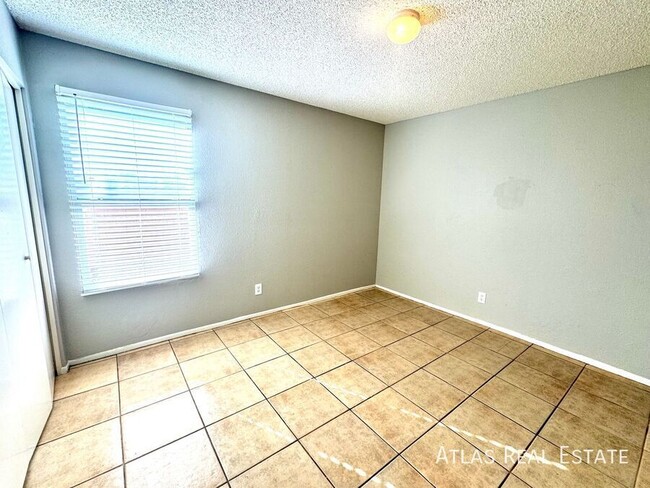 Building Photo - ONE MONTH FREE-2 Bed/1 Bath Ready for Move In