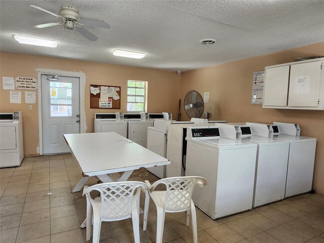 Building Photo - 475 SE 8th St