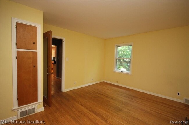 Building Photo - 702 Hendrie Blvd