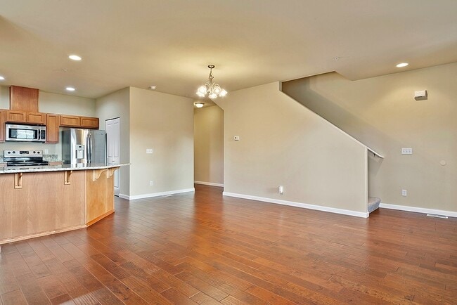Building Photo - 3 Bedroom Townhome in DuPont