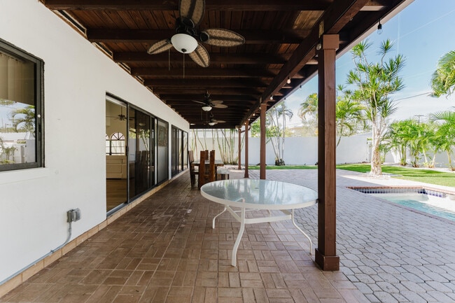 Building Photo - 665 Jeffery St