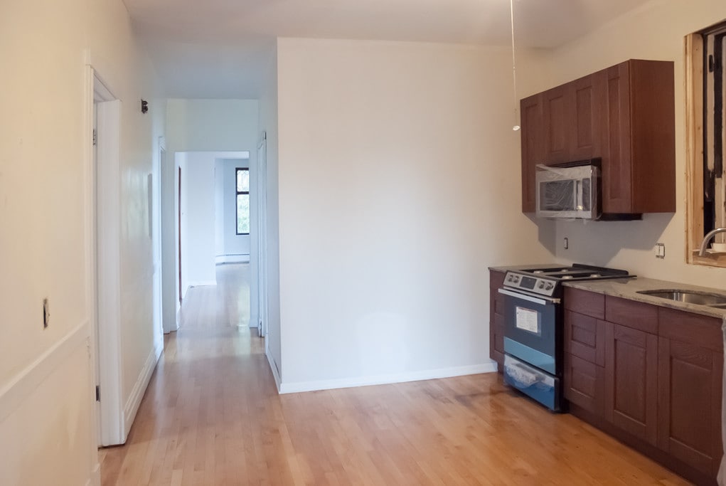Kitchen & Hallway - 2017 W Cullom Ave