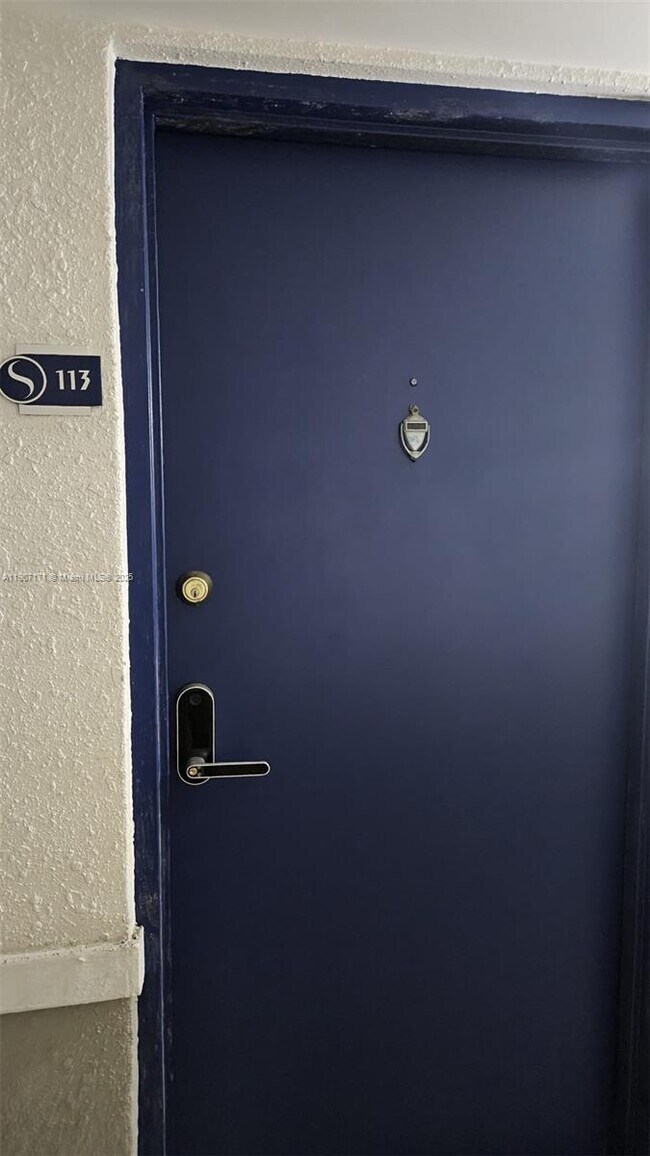 Building Photo - 1720 NW N River Dr