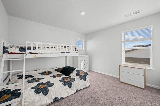 Building Photo - Windsor Home