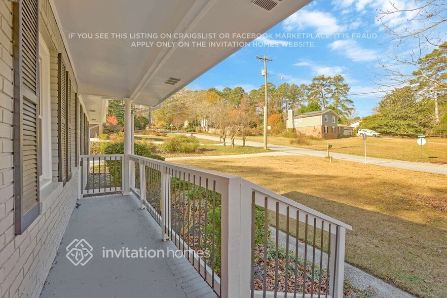 Building Photo - 1948 Englewood Way SW