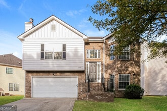 Building Photo - 2000 Redwood Trace