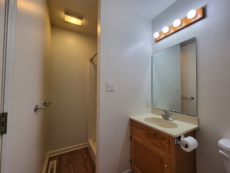 Building Photo - 10 S Whisper Ln
