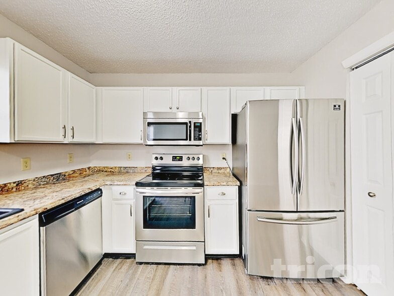 Building Photo - 1909 Blue Pine Ln