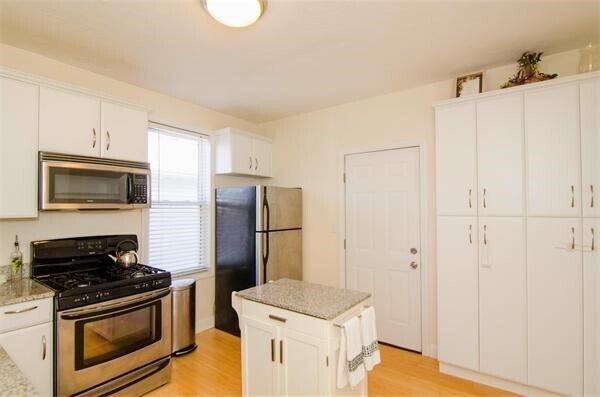 Building Photo - 154 Boylston St