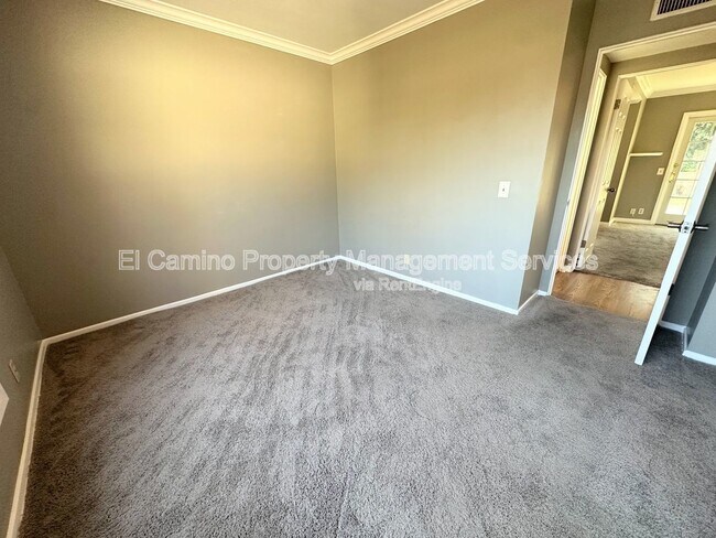 Building Photo - 750 Vinemead Dr
