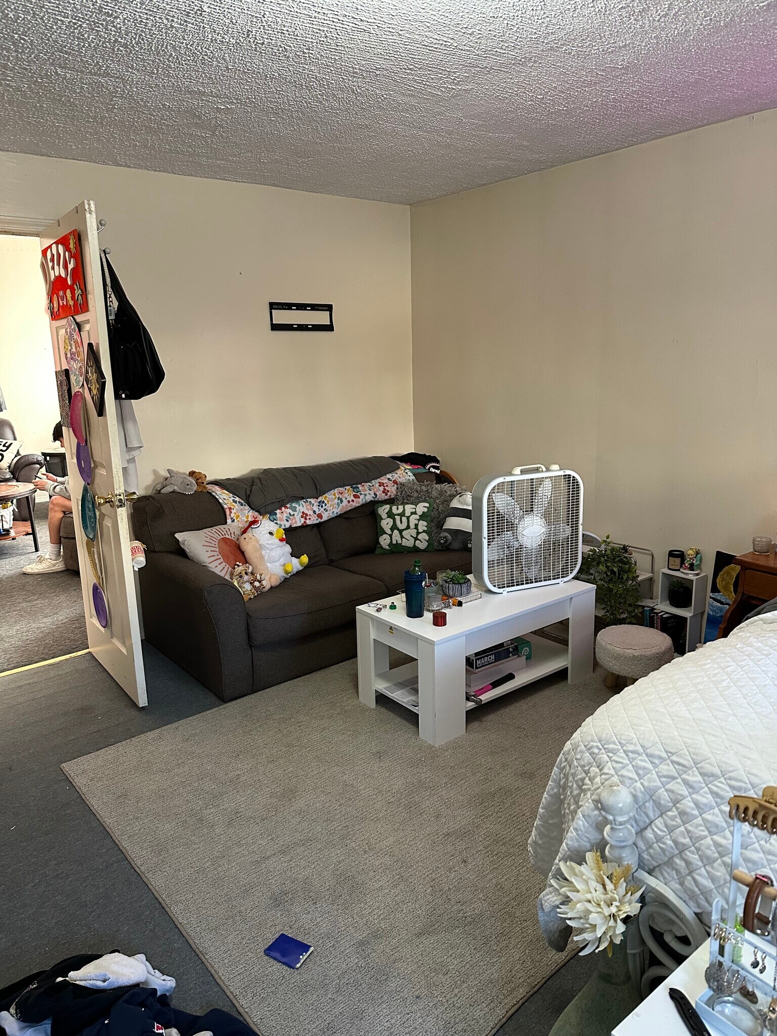 Building Photo - 108 Temple St