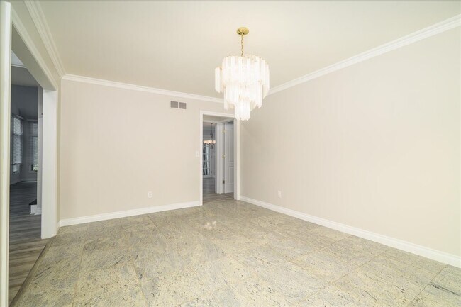 Building Photo - 38291 River Park Dr