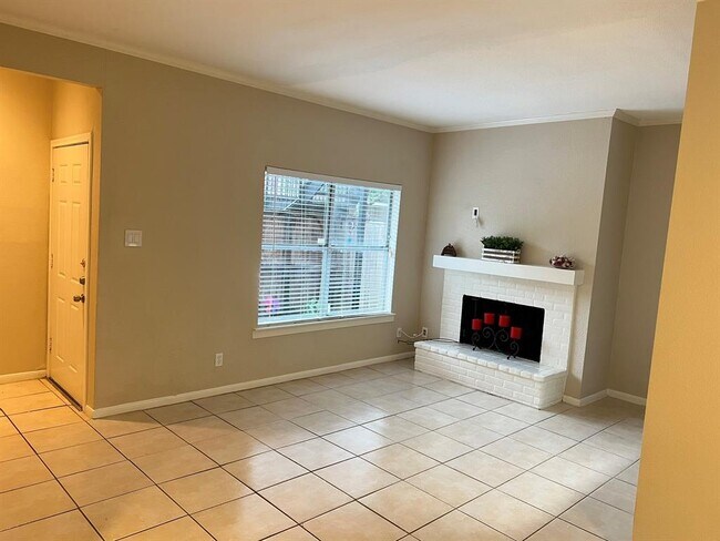 Building Photo - 728 Bering Dr