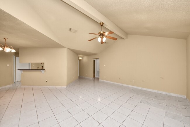 Building Photo - 10711 Forest Leaf Dr