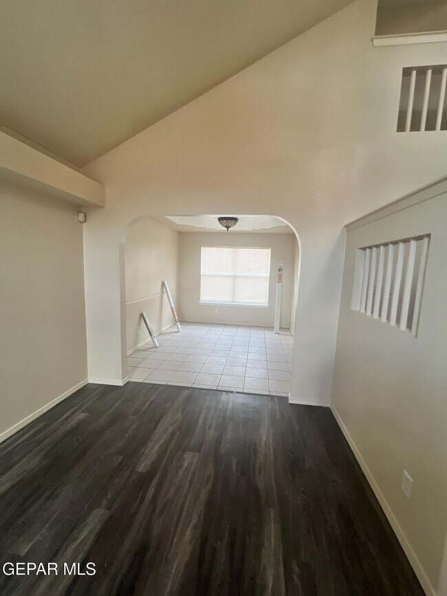 Building Photo - 12625 Tierra Tigre Ave