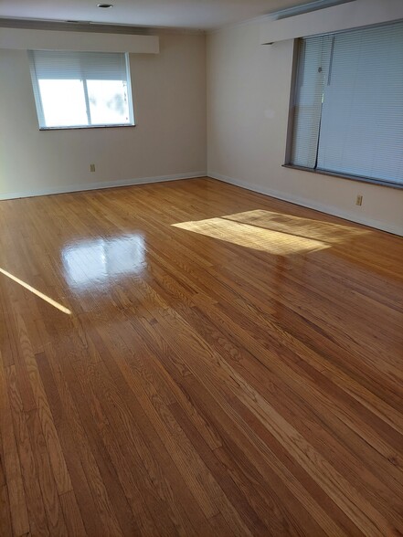 Beautiful hard surface floors no carpet - 2883 Charing Rd
