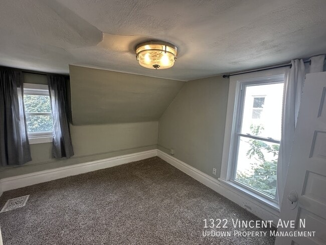 Building Photo - 1322 N Vincent Ave