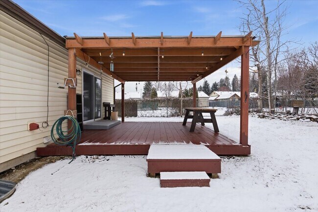 Building Photo - 6743 Kamloops Dr