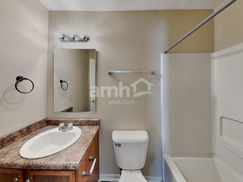 Building Photo - 1545 Fortner Dr