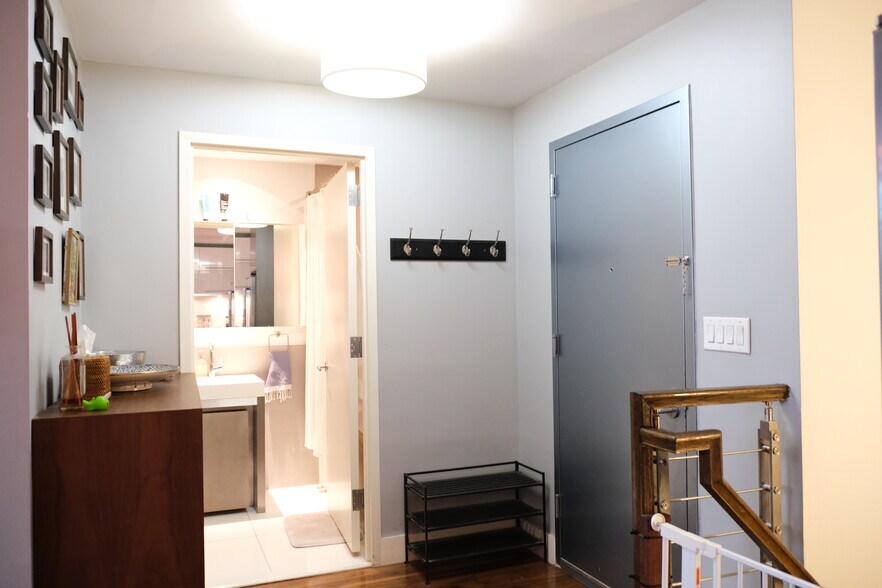 Entry - 214 N 11th St