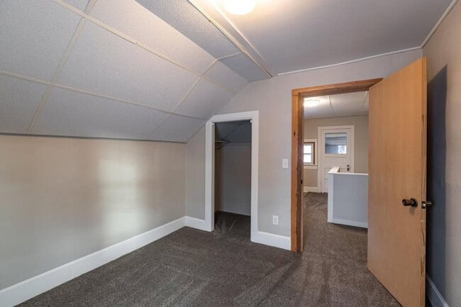Building Photo - Southside 3BR house w/ garage and quartz countertops!