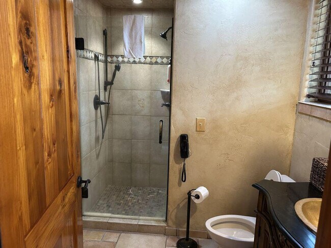 Building Photo - 935 Beachview Dr