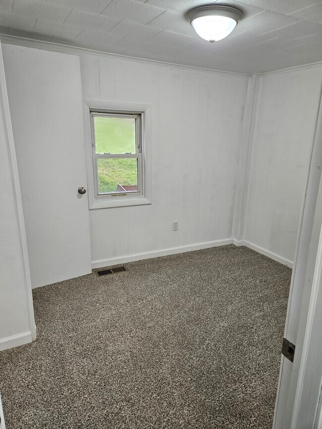 Building Photo - 6711 Vincent Hill Rd