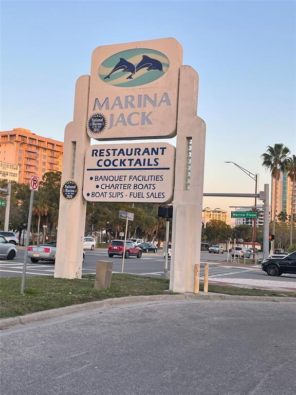 Building Photo - 828 S Tuttle Ave