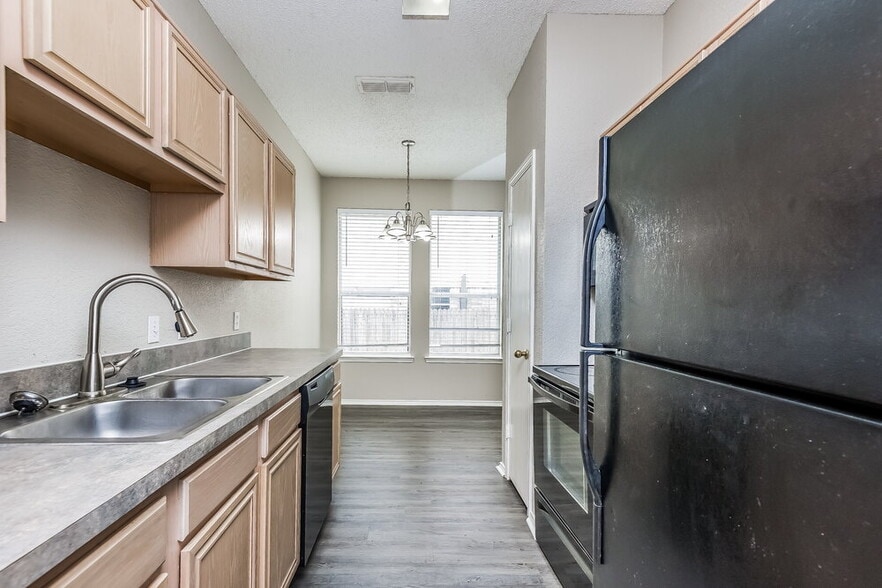 Building Photo - 6821 Prairie Hill Rd N