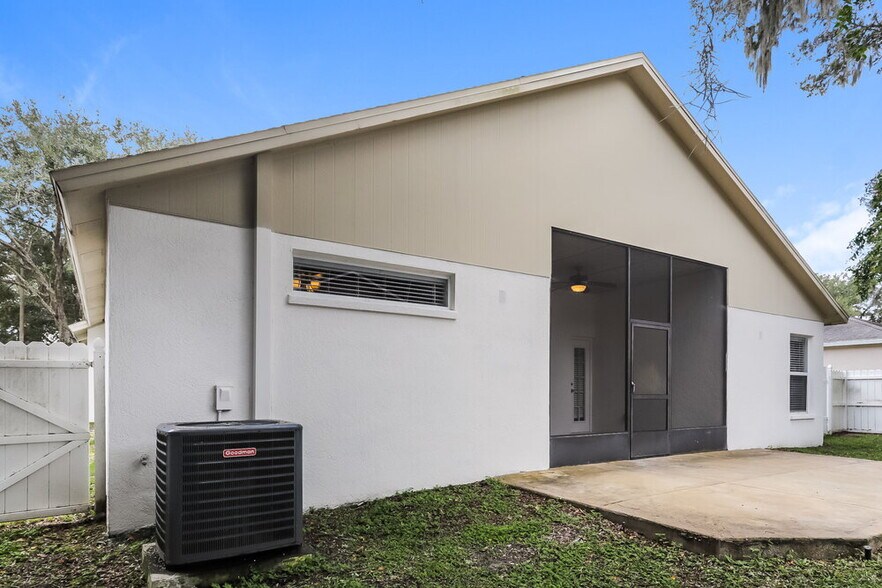 Building Photo - 2638 Allwood Ave