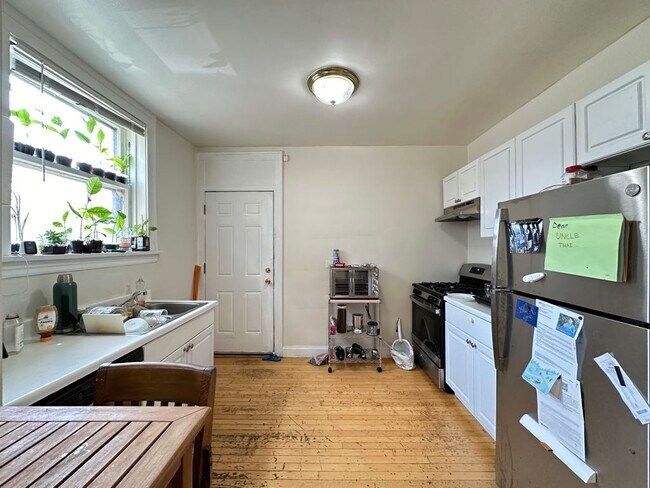 Building Photo - 918 Green Bay