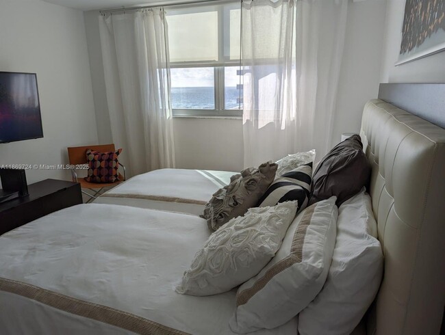 Building Photo - 9273 Collins Ave