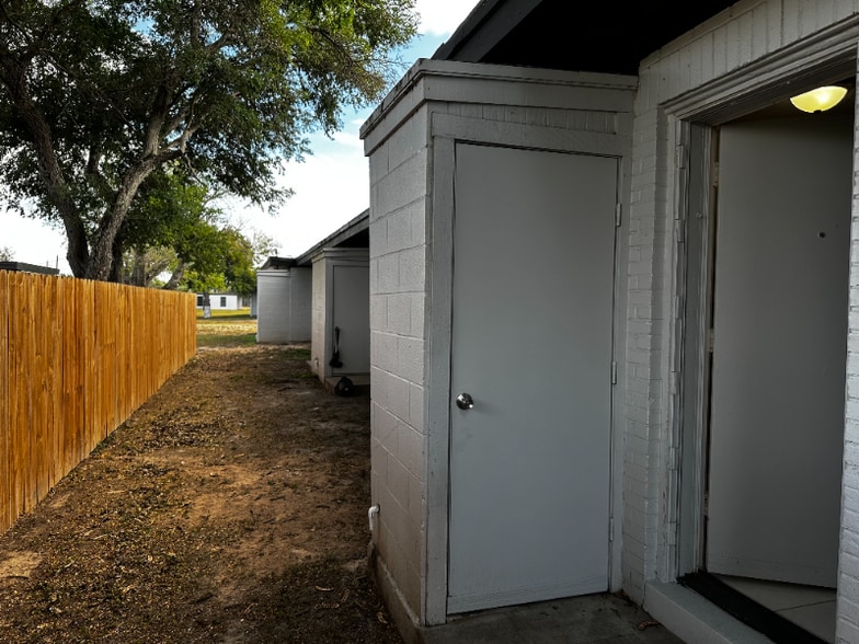 Building Photo - 220 S 25th Ave