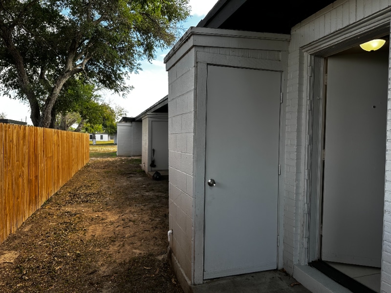 Building Photo - 220 S 25th Ave