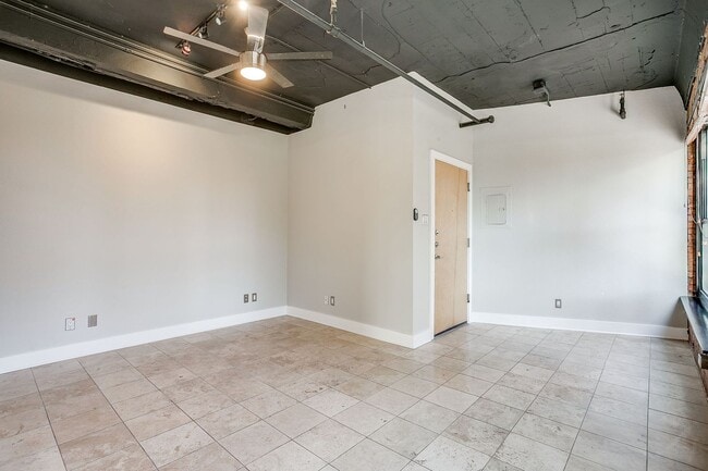 Building Photo - Beautiful 1 Bed- 1 Bath in Houston Place Lofts- Downtown Fort Worth- 76102