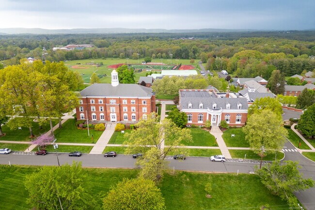 Building Photo - 11 Brandywine Ln