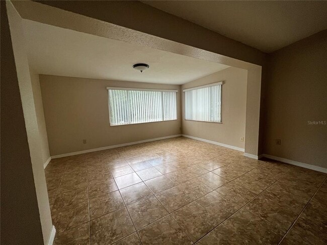 Building Photo - 1601 Lakeview Ct