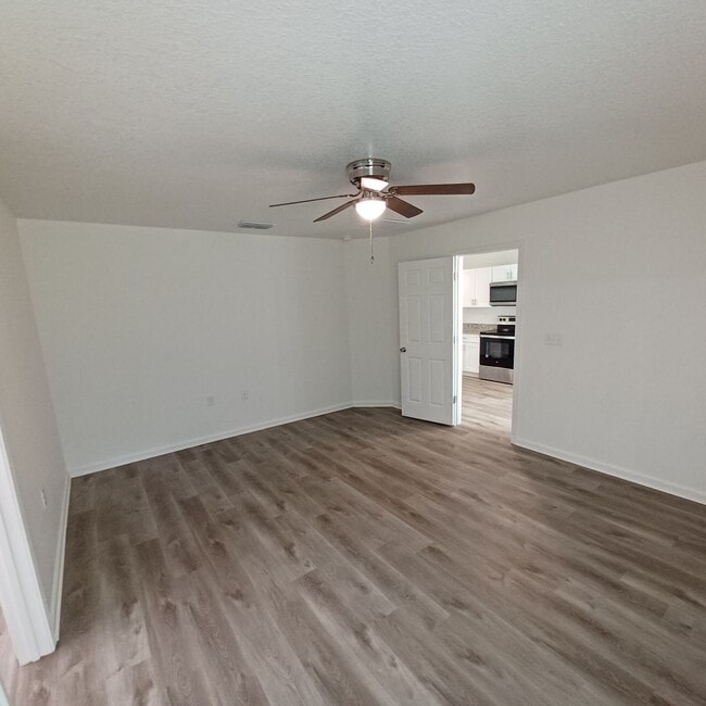 Building Photo - 3 BR 2 BA home for small town living