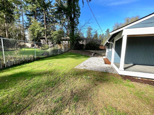 Building Photo - Charming Beach Cottage Near American Lake ...