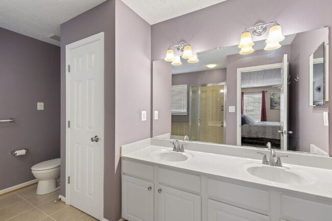 Building Photo - 212 Merlin Dr