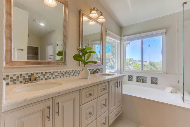 Building Photo - Stunning 4 Bed, 3 Bath Home on Cul-de-Sac in Scripps Ranch - No Pet Allowed