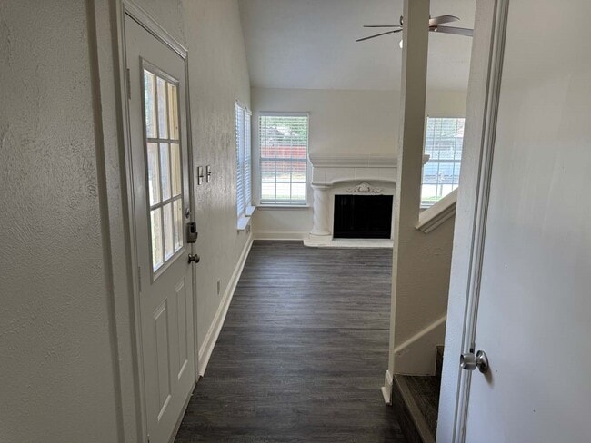 Building Photo - 7509 Creekfall Dr