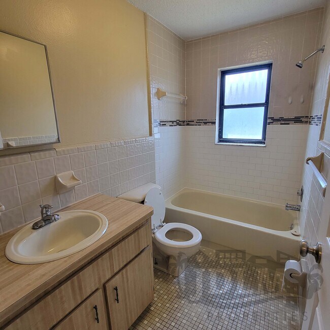 Building Photo - 5445 Amy Ln