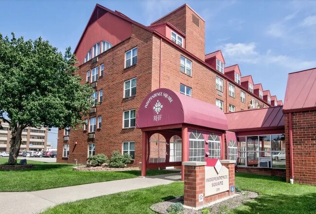 Primary Photo - 201 W Delaware St