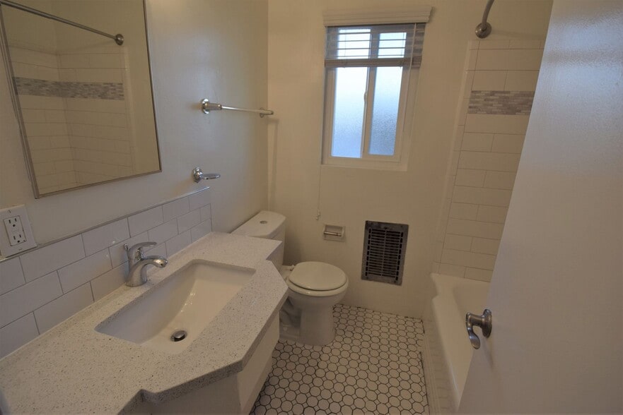 Building Photo - 823 Orange Grv Ave