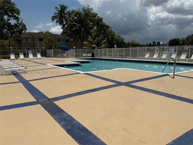 Building Photo - 9454 Palm Cir S